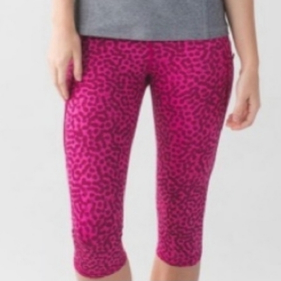 lululemon athletica Pants - Lululemon size 8 run top speed crop leggings